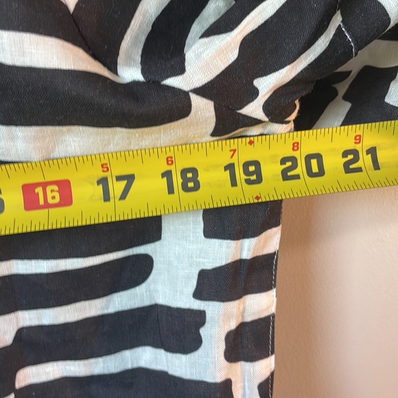 NWT FOIL linen ALL TOGETHER stroke of luck top in size 6. - Picture 7 of 8